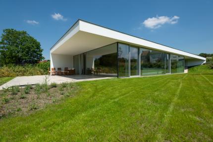 Villa die opgaat in zijn omgeving Villa die opgaat in zijn omgeving