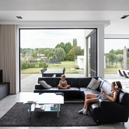 Interieur lichtrijke leefruimte