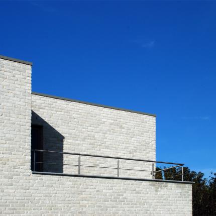 Mooi volumespel in lichte gevelsteen Mooi volumespel in lichte gevelsteen
