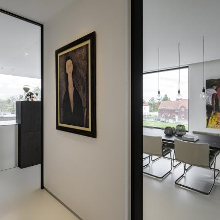 Gang met splitlevels en volop daglicht