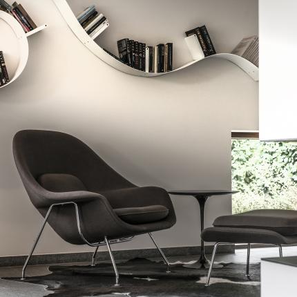 Gezellige leeshoek bij de haard