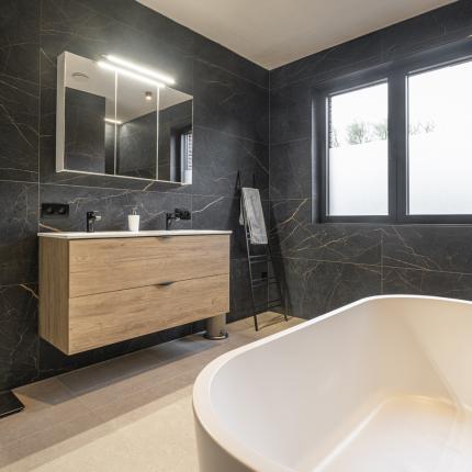 MULTIBAT - House with a view