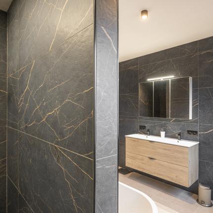 MULTIBAT - House with a view