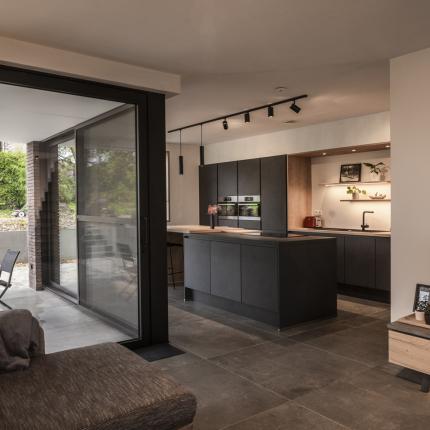 MULTIBAT - House with a view