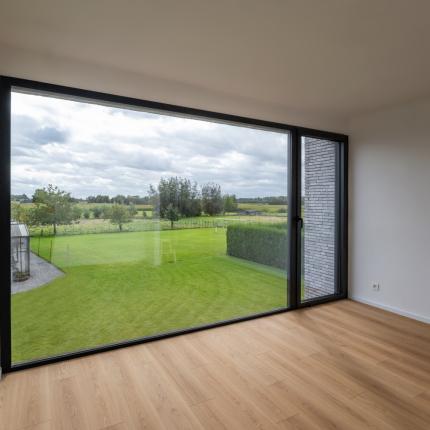 Multibat - Mooie villa in combinatie van gevelsteen &amp; crepi