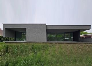 Een Tijdloze Villa: Grafisch Ontwerp met een Mid-Century Knipoog Een Tijdloze Villa: Grafisch Ontwerp met een Mid-Century Knipoog
