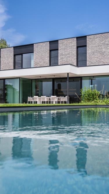 Multibat - Villa Serena achterzijde met zwembad