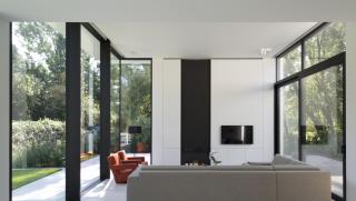 Eigentijdse, architecturale gelijkvloerse villa -zithoek