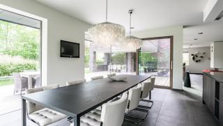 Multibat, moderne strakke villa met doorgedreven volumespel