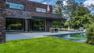 Multibat, moderne strakke villa met doorgedreven volumespel