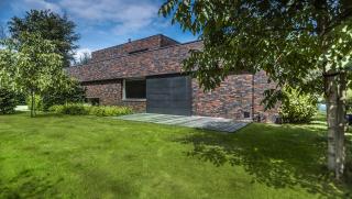 Multibat, moderne strakke villa met doorgedreven volumespel