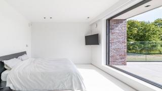 MULTIBAT - Strak interieur met witte gietvloer